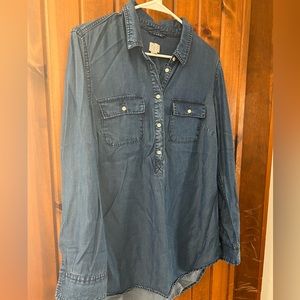 A New Day half-button Oxford shirt. Large. 100% Lovell (soft!). Gently worn.